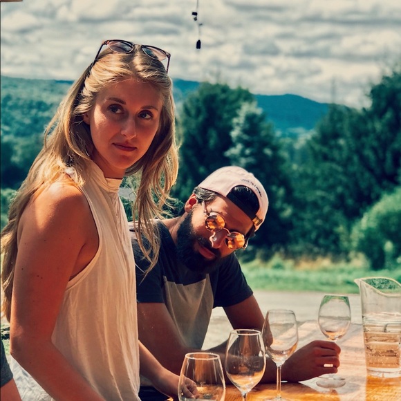 Meet your Posher: Molly 🌻 - Picture 1 of 1